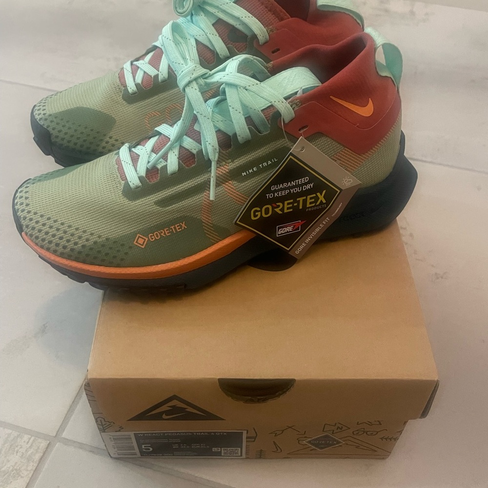 Nike Women's React Pegasus Trail 4 GTX Size 5 Waterproof New In Box